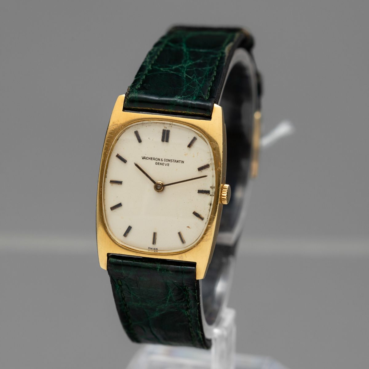 Vacheron & Constantin - Ref 7813, Elegante Orologio da Polso con Cassa Tonneau in Oro Giallo 18k,...