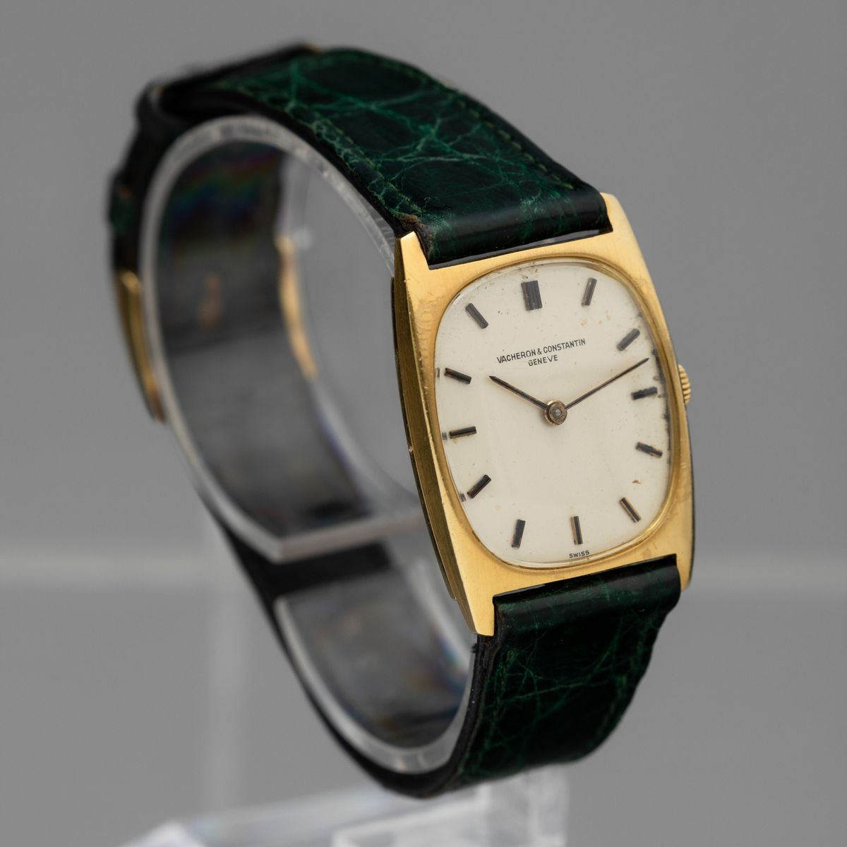 Vacheron & Constantin - Ref 7813, Elegante Orologio da Polso con Cassa Tonneau in Oro Giallo 18k,...