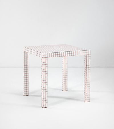 Tavolo. Struttura in Legno con Rivestimenti in Laminato.