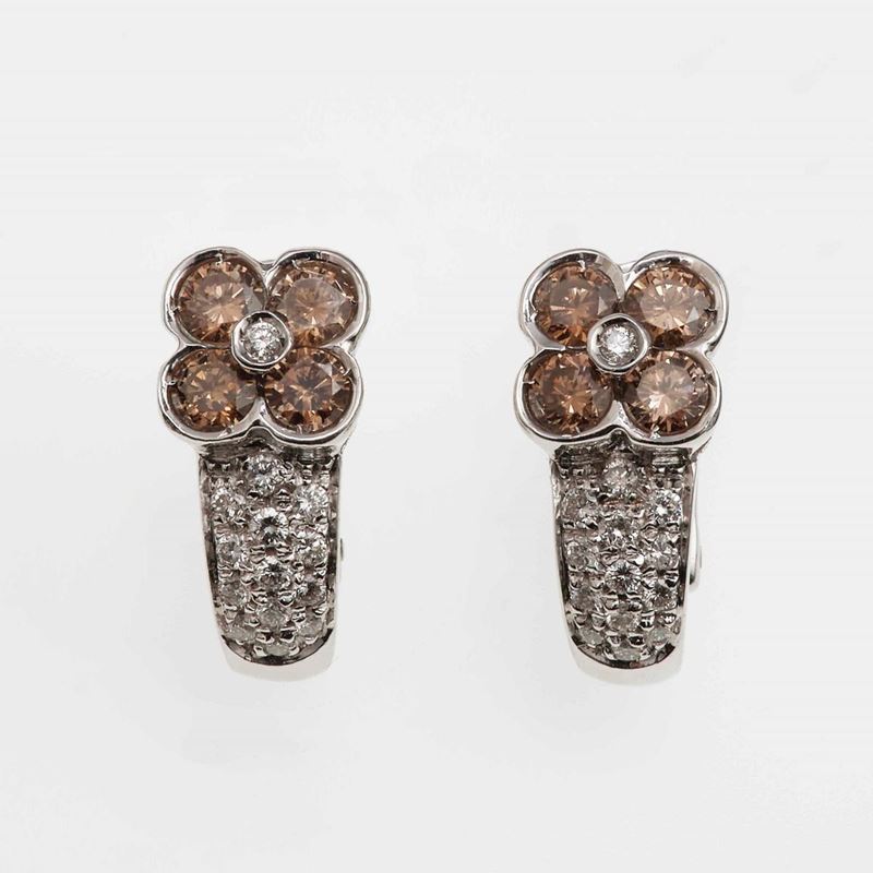 Pair of diamond and gold earrings. Signed Damiani  - Auction Fine Jewels - Cambi Casa d'Aste