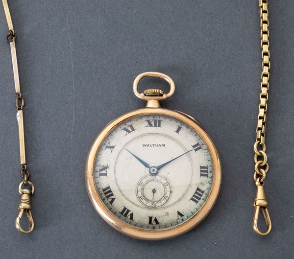 Waltham: orologio da  taschino, dress watch, anni 1930 circa, cassa in oro 14 kt, quadrante in metallo smaltato, da revisionare, 40 mm con catene da panciotto, gr 44 solo orologio 14 kt, 31 gr catene in oro a vario titolo.