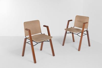 Due Poltroncine con Struttura in Legno e Metallo.