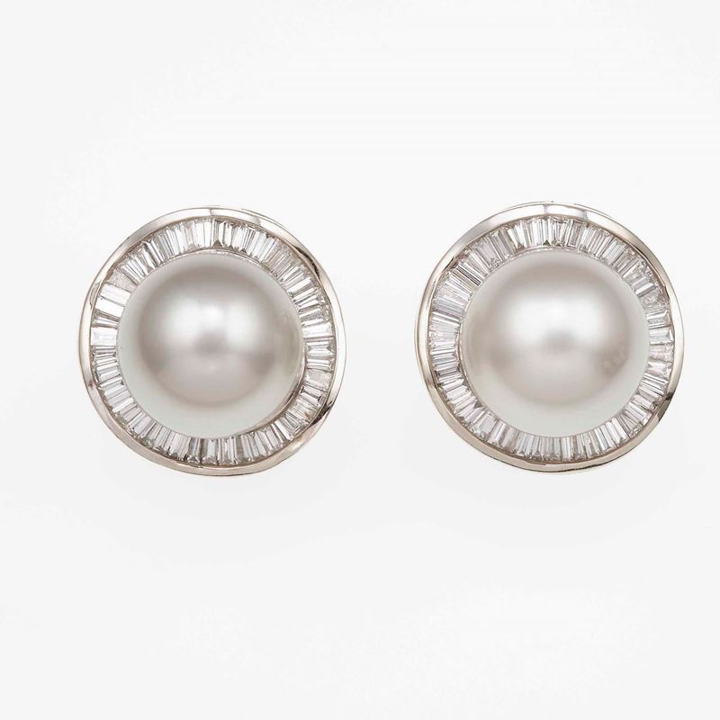 Pair of cultured pearl, diamond and low karat gold earrings  - Auction Fine and Coral Jewels - Cambi Casa d'Aste