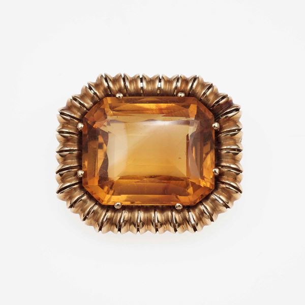Citrine and gold brooch
