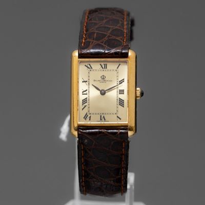 Baume e Mercier - Orologio da Donna "tank" in Oro 18k con Quadrante Champagne Soleil e Numeri Rom...