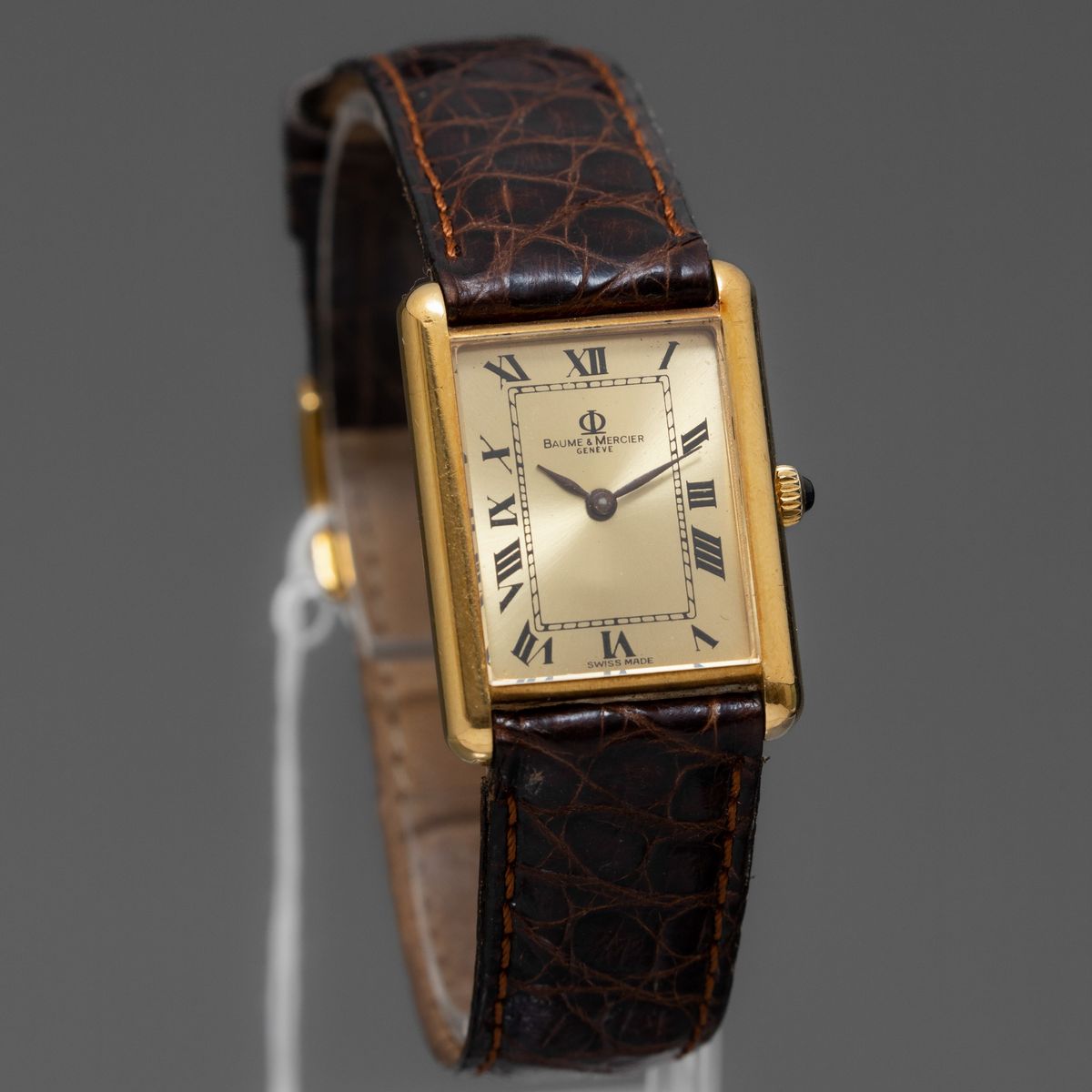 Baume e Mercier - Orologio da Donna "tank" in Oro 18k con Quadrante Champagne Soleil e Numeri Rom...