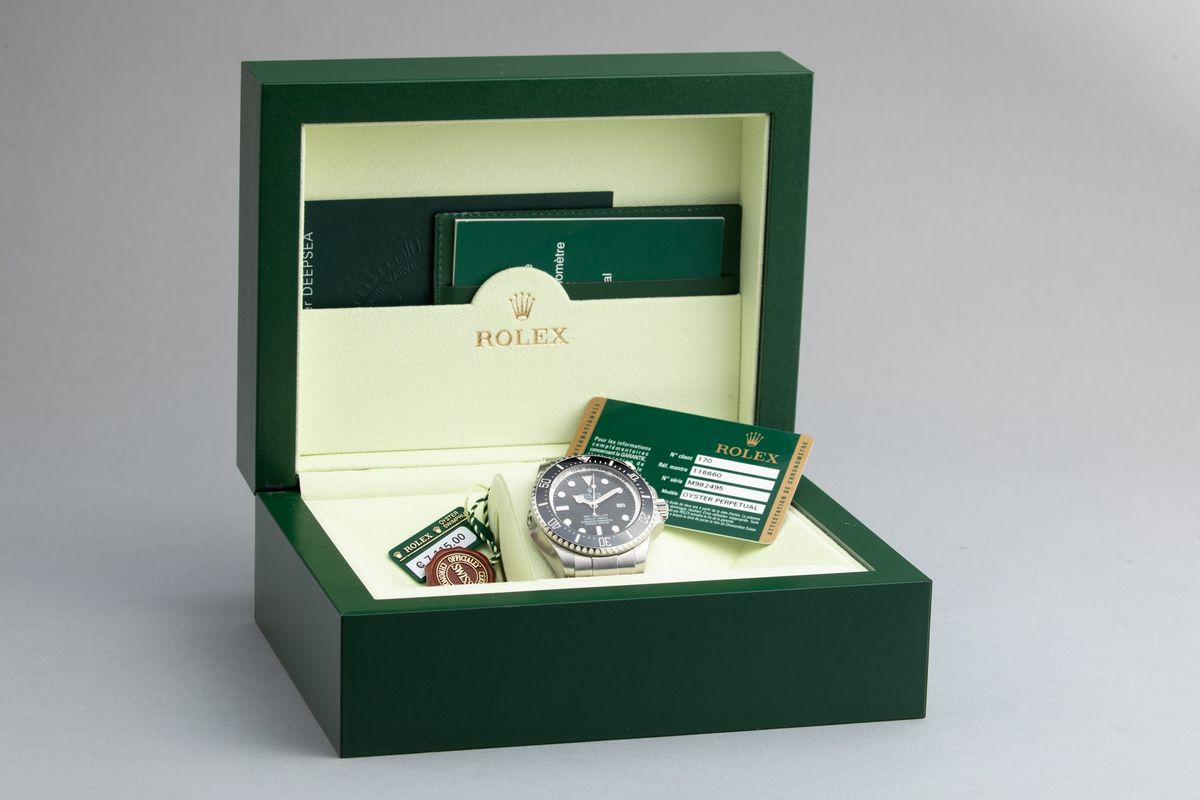 Rolex - Seadweller Deepsea 116660, in Acciaio con Bracciale Oyster e Valvola di Scappamento Dell'...