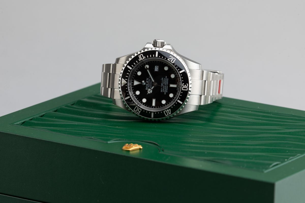 Rolex - Seadweller Deepsea 116660, in Acciaio con Bracciale Oyster e Valvola di Scappamento Dell'...