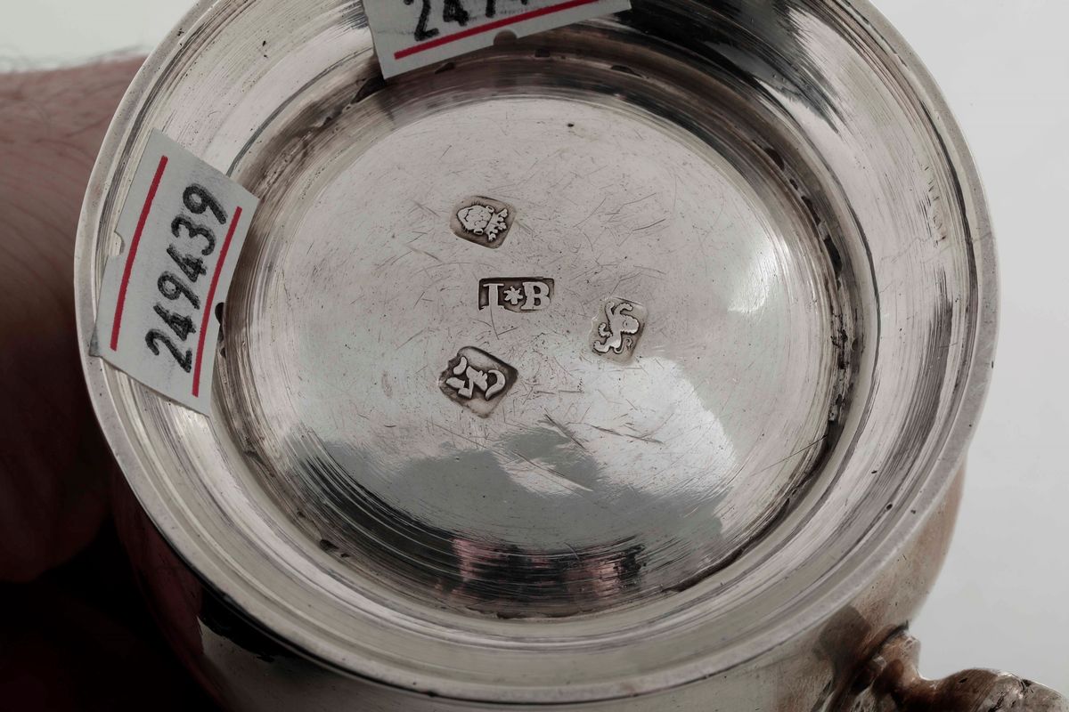 Boccale Argento Sterling Fuso, Sbalzato e Cesellato. Marchi della Citta di Londra per L'anno 1757...