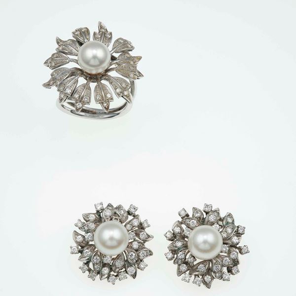 Demi-parure composta da anello ed orecchini con perle coltivate e piccoli diamanti