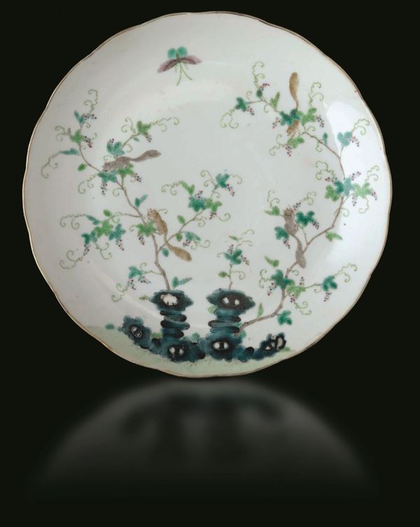 Piatto in porcellana Famiglia Verde con decori vegetali e zucche, Cina, Dinastia Qing, marca e del periodo Daoguang (1821-1850)