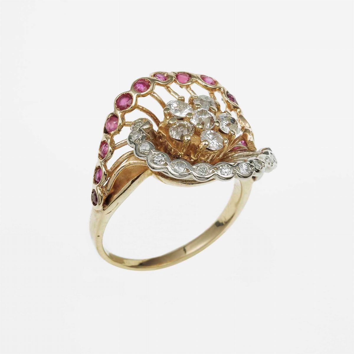 Anello con Piccoli Diamanti e Rubini