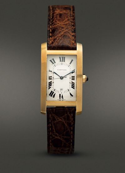 Cartier - Tank Americaine Automatico con Datario, Cassa in Oro Giallo 18k, Numeri Romani e Deploy...