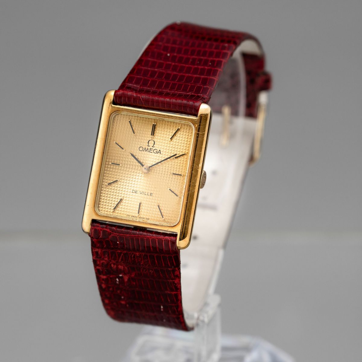 Omega - De Ville Carica Manuale con Cassa Rettangolare in Oro 18k, Quadrante Champagne Guillochè