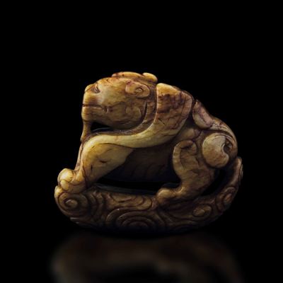 Rara Figura di Drago Scolpita in Giada e Russet, Cina, Dinastia Song (960-1279)