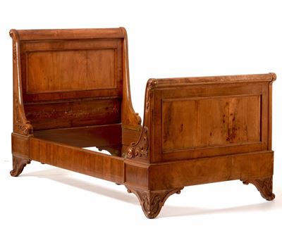 Letto a Barca in Legno Intagliato. XIX Secolo
