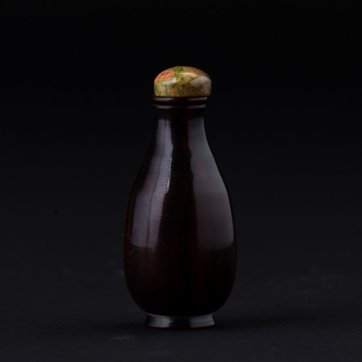 Snuff Bottle in Resina sui Toni del Marrone, Cina, XX Secolo