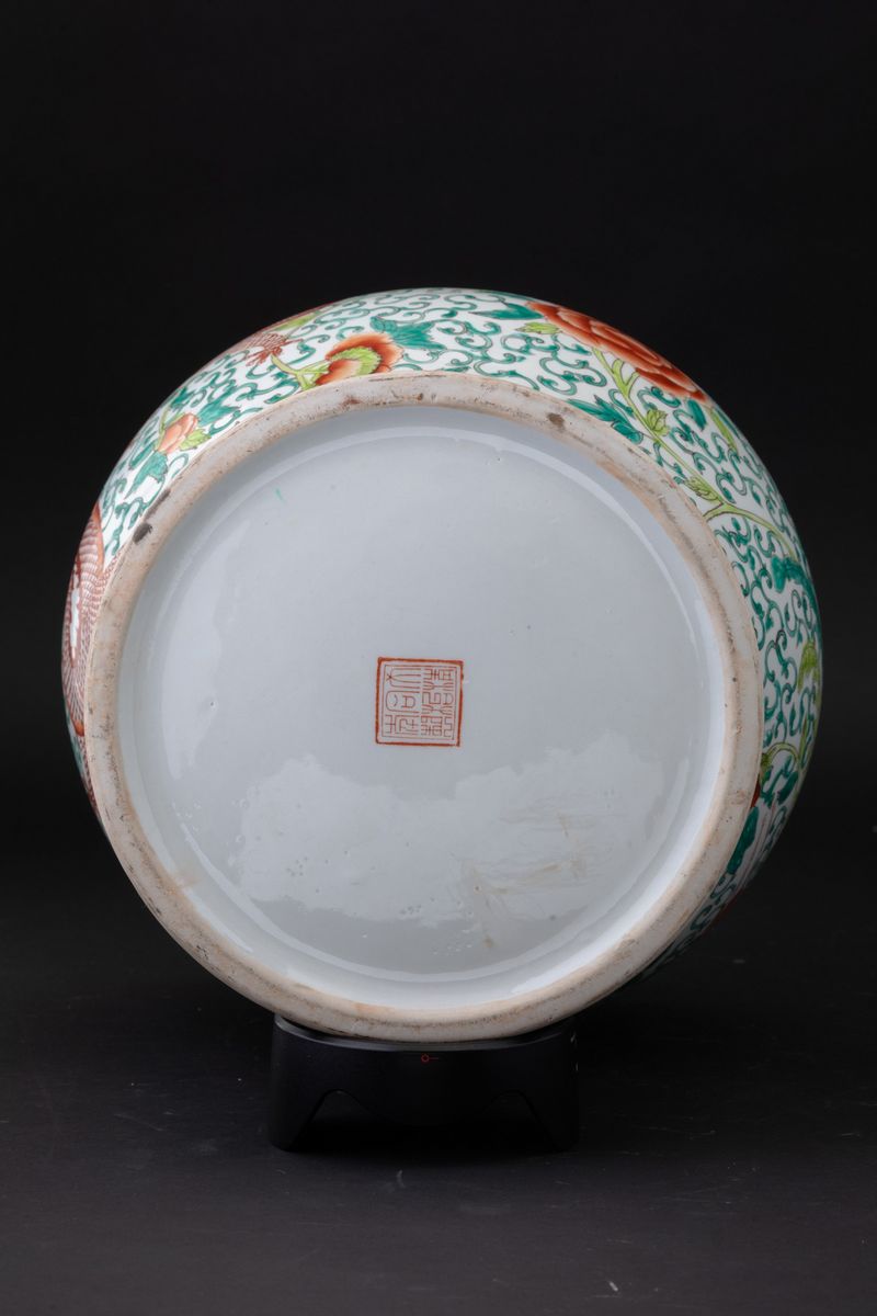 Potiche in Porcellana Famiglia Verde con Figure di Fenici e Decori Floreali, Cina, XX Secolo