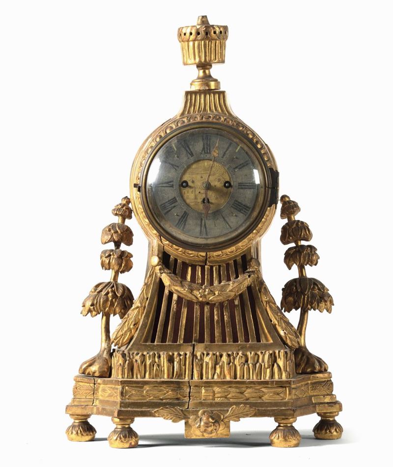 Pendola da tavolo con cassa in legno intagliato e dorato. XVIII-XIX secolo  - Asta Dimore Italiane - Cambi Casa d'Aste