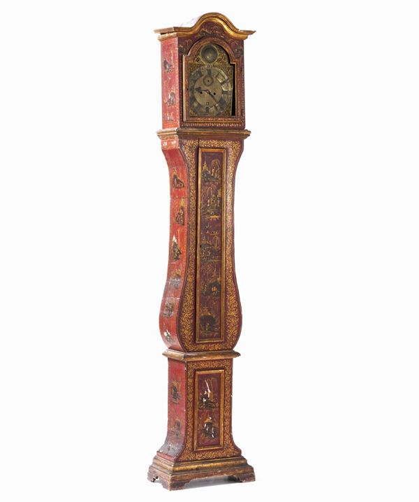 Pendola a torre in legno laccato a chinoiserie. Inghilterra, XVIII-XIX secolo