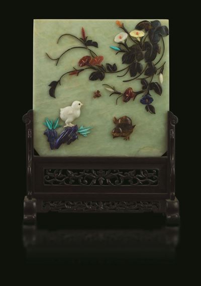 Piccolo Paravento da Tavolo con Placca in Giada e Applicazioni in Pietre Dure Raffigurante Scena ...