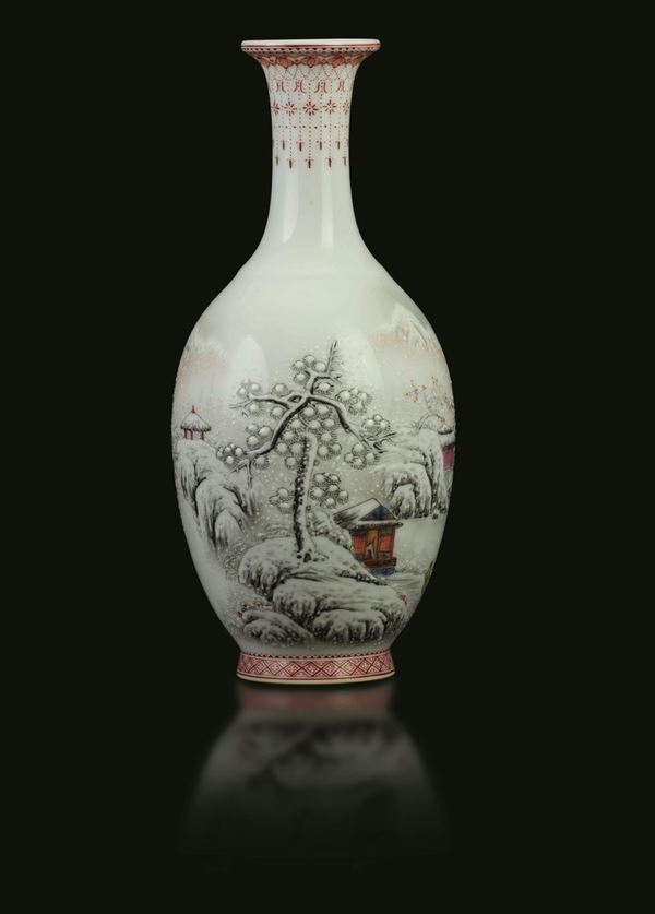 Vaso a bottiglia con raffigurazione di paesaggio innevato, Cina, Repubblica, XX secolo