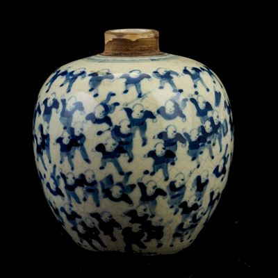 Vaso Globulare in Porcellana Bianca e Blu con Raffigurazione di Bambini che Giocano, Cina, Dinast...