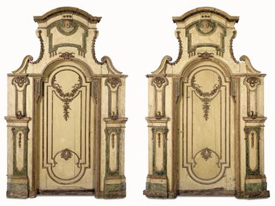Coppia di Importanti Porte in Legno Intagliato, Laccato e Dipinto. Attribuite a Filippo Juvarra (...