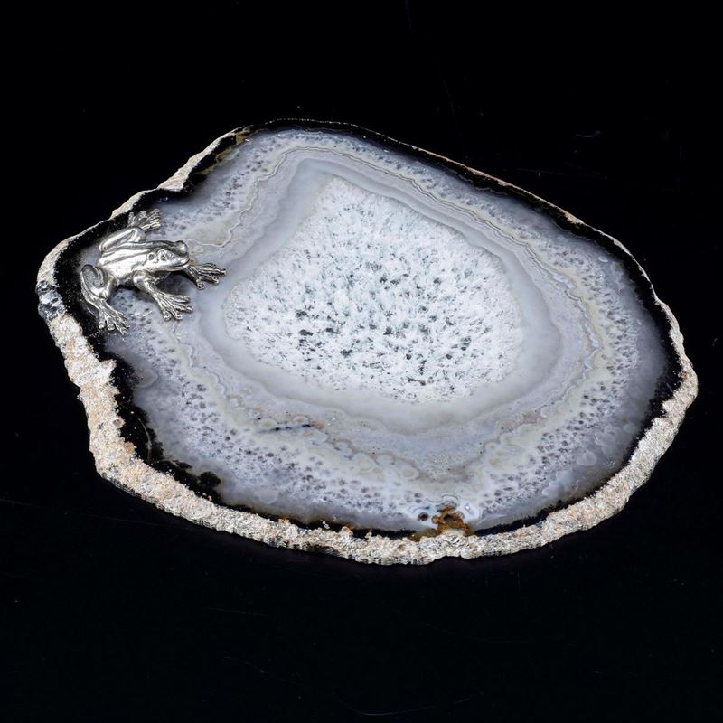 Sezione di agata con rana in argento  - Asta Mirabilia Naturalia - Cambi Casa d'Aste