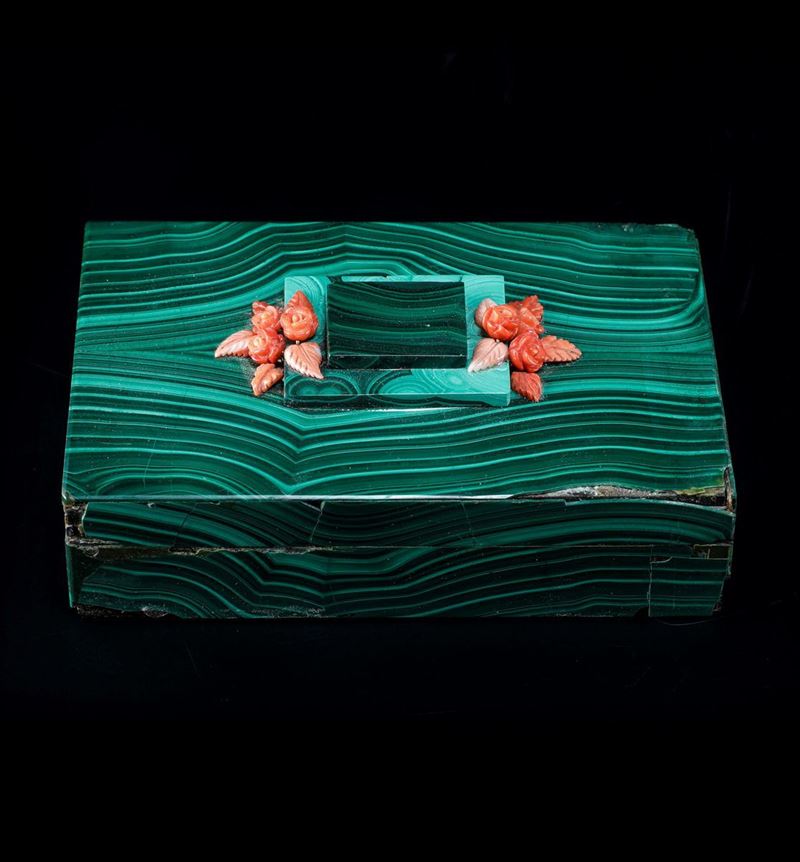 Malachite box with red coral details  - Auction Mirabilia Naturalia - Cambi Casa d'Aste