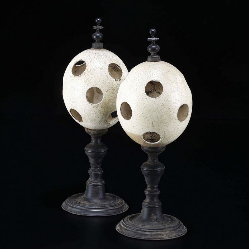 Two ostrich eggs  - Auction Mirabilia Naturalia - Cambi Casa d'Aste