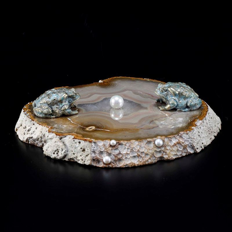 Agate slice with toads and pearls  - Auction Mirabilia Naturalia - Cambi Casa d'Aste