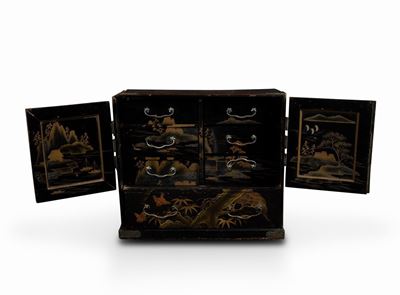 Stipo in Legno Laccato con Raffigurazioni di Paesaggio e Soggetti Naturalistici, Giappone, Period...