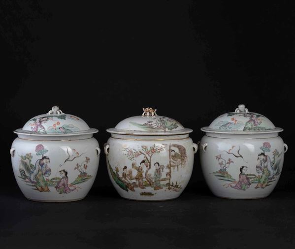 Tre pentole con coperchio in porcellana con figure femminili e iscrizioni, Cina, Dinastia Qing, XIX secolo