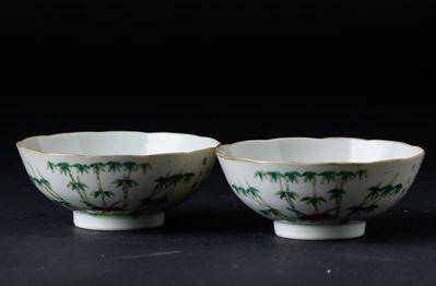 Coppia di Piccole Ciotole in Porcellana con Figure e Iscrizioni, Cina, Dinastia Qing, XIX Secolo