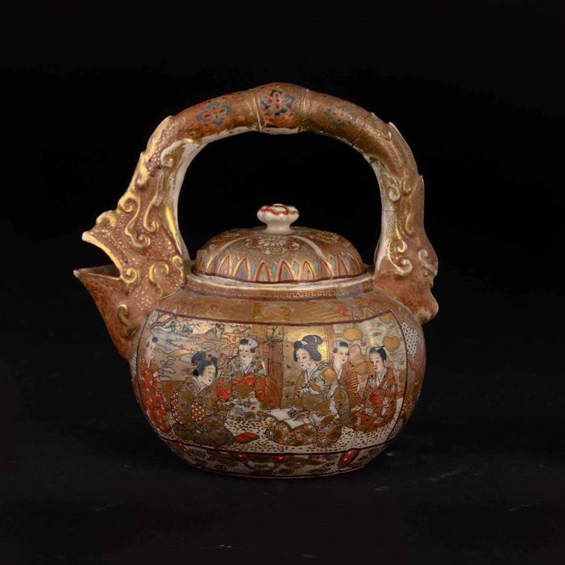 A Satsuma porcelain teapot, Japan, Meiji period  - Auction Chinese Works of Art - II - Cambi Casa d'Aste