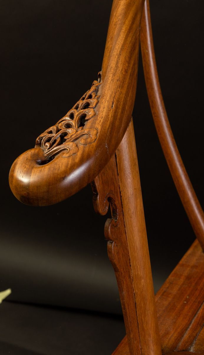 Sedia in Legno di Huanghuali con Schienale Decorato con Motivi a Traforo, Cina, Dinastia Qing, XI...