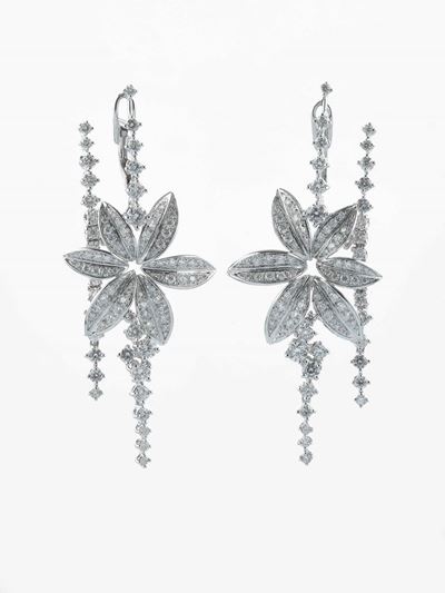 Modello Gabrielle. Orecchini Pendenti con Diamanti per Ct 3.68