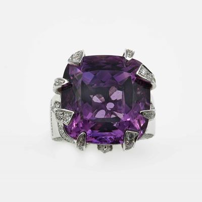 Modello Imperial. Anello con Ametista e Diamanti per Ct 1.98