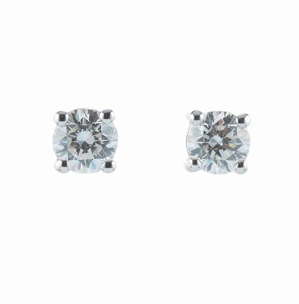Orecchini con diamanti taglio brillante di ct 0.78 e 0.79, colore G, caratteristiche interne VS1