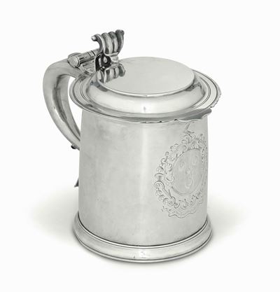 Tankard in Argento Fuso, Sbalzato e Cesellato. Marchi di Londra per L'anno 1707, e Dell'argentier...
