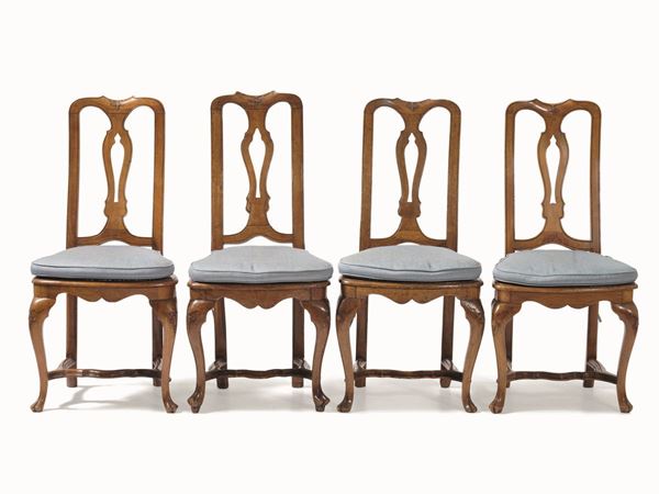 Insieme di sei sedie in noce. Veneto XVIII secolo