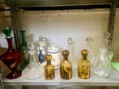 Lotto di Bottiglie in Vetro e Ceramica