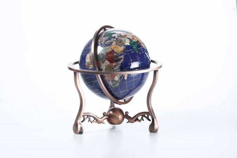 Mappamondo da tavolo con base in rame. XX secolo  - Auction Antique April | Cambi Time - Cambi Casa d'Aste