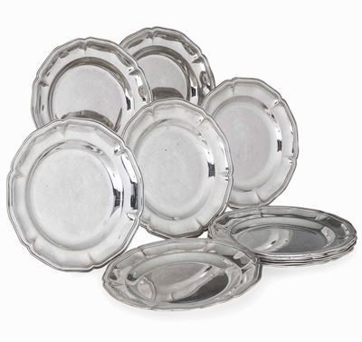 Dodici Piatti da Pane. Argento Fuso e Sagomato. Argenteria Italiana del XX Secolo. Incussa Scritt...
