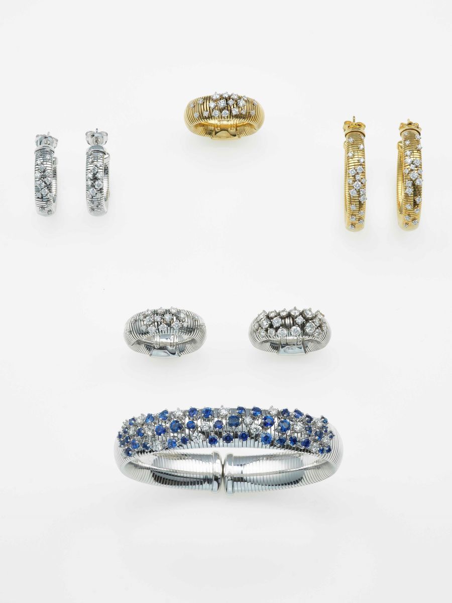 Modello Stardust. Lotto Composto da un Bracciale, Quattro Paia di Orecchini e Tre Anelli con Diam...