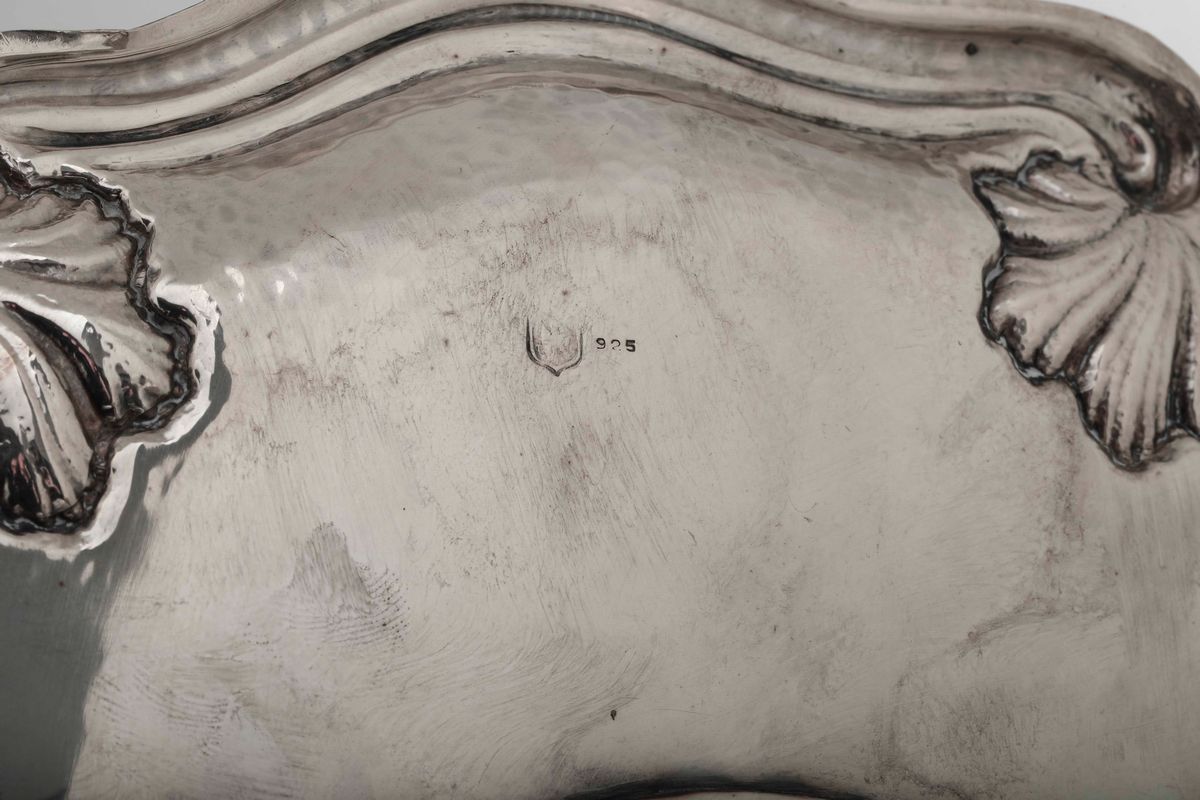 Alzata in Argento Sterling, Sbalzato e Cesellato. Argenteria Dell’europa Centrale. Prima Metà del...