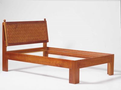 Letto e Comodino in Legno. Italia XX Secolo