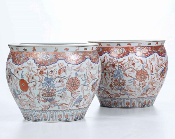 Coppia di cachepot in porcellana con decori a motivi vegetali, Cina, Dinastia Qing, XIX secolo