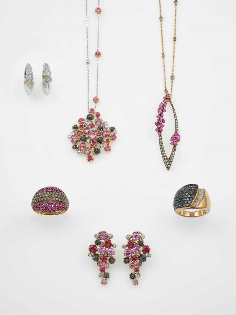 Group of two pairs of earrings, two rings and two pendents  - Auction Contemporary Jewels - Cambi Casa d'Aste